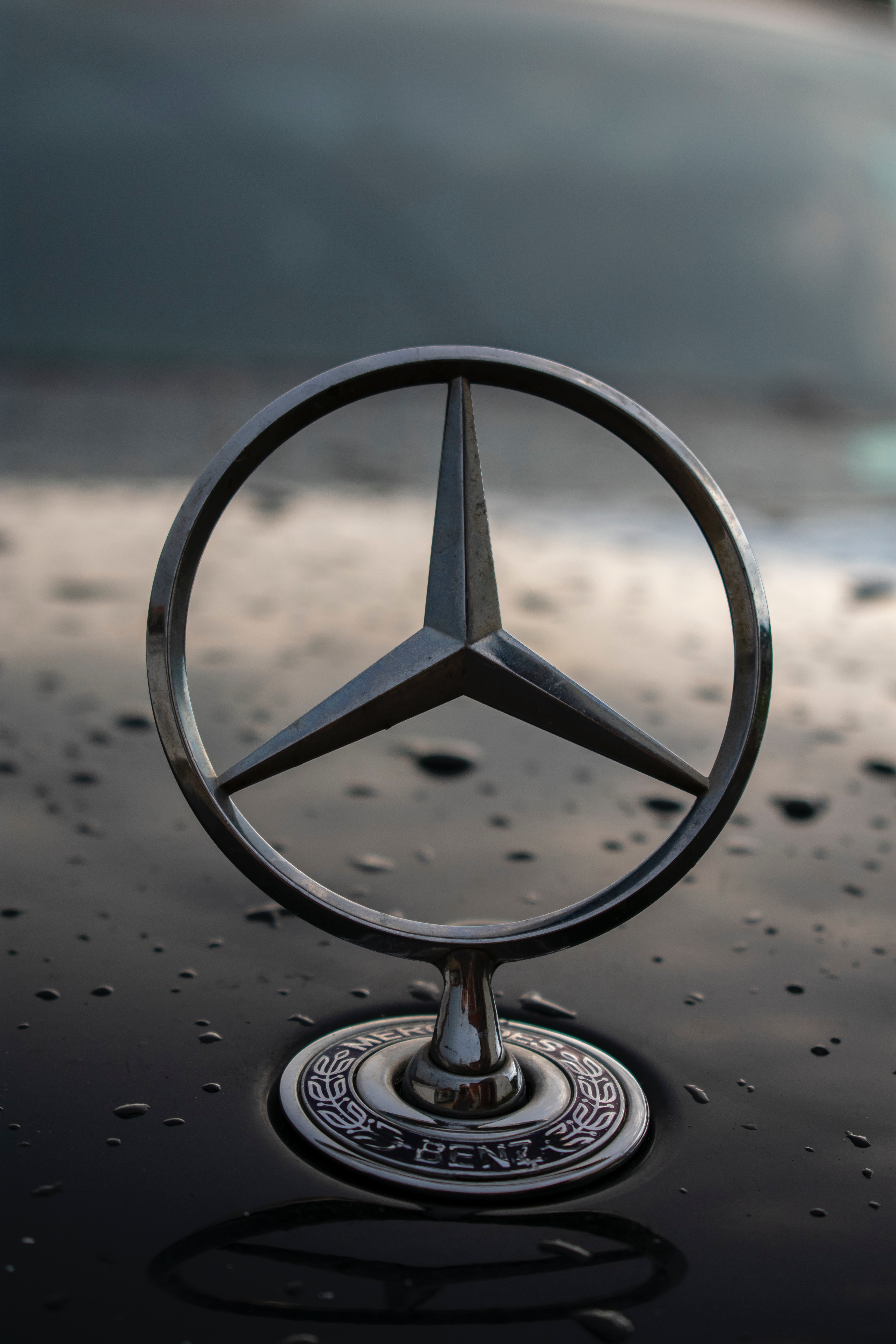 Story behind the Logo of Mercedes